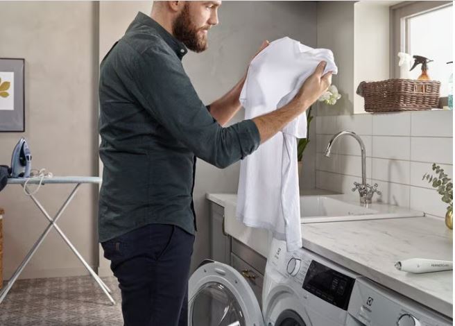 4 نکته ضروری در مورد نحوه بازگرداندن سفیدی پیراهن سفید و رفع زردی