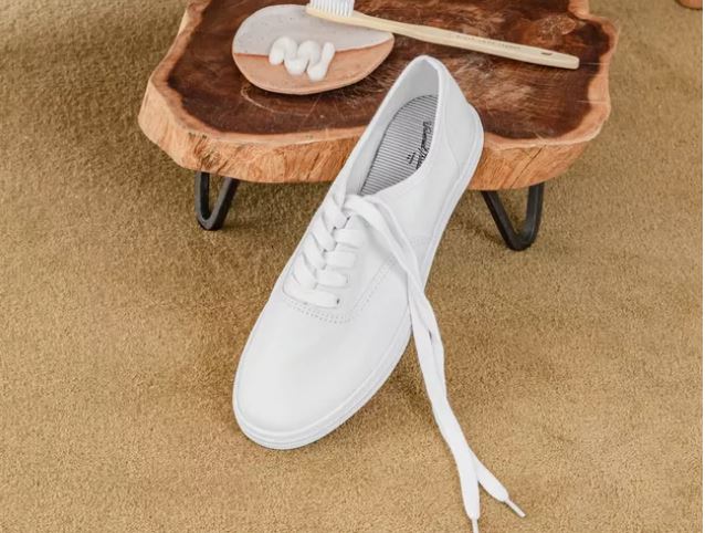 استفاده از خمیر داندان برای سفید کردن کفش