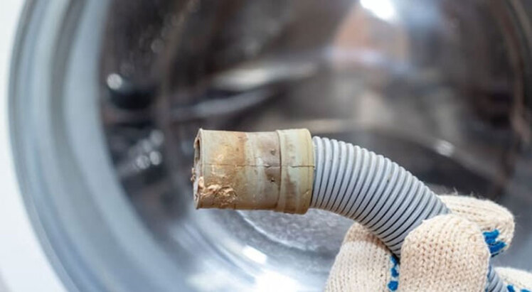راه های آسان برای خارج کردن آب از ماشین لباسشویی ،تخلیه دستی اب از داخل ماشین لباسشویی