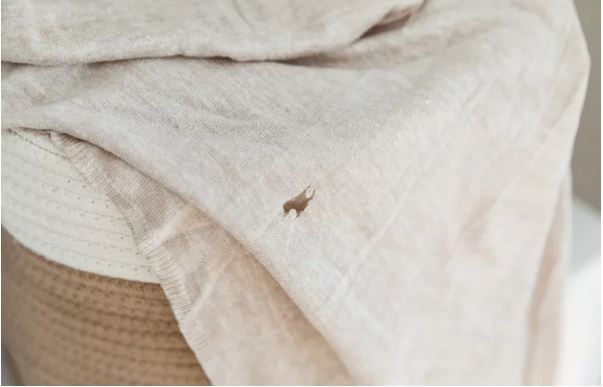 چه چیزی باعث سوراخ شدن لباس ها بعد از شستن می شود؟ باید ها و نبایدها